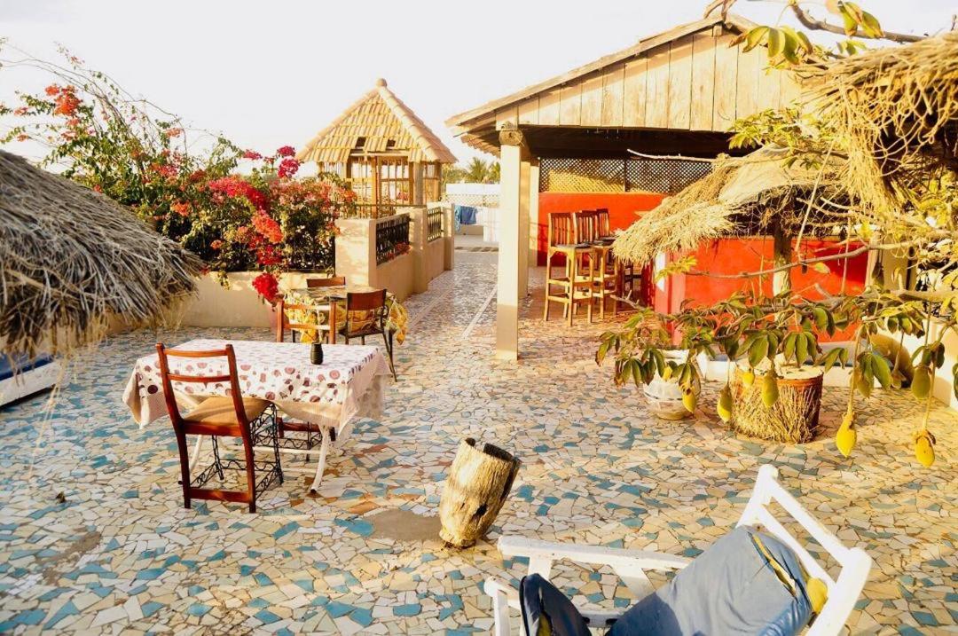Chez Titi Hotel Saint-Louis Luaran gambar